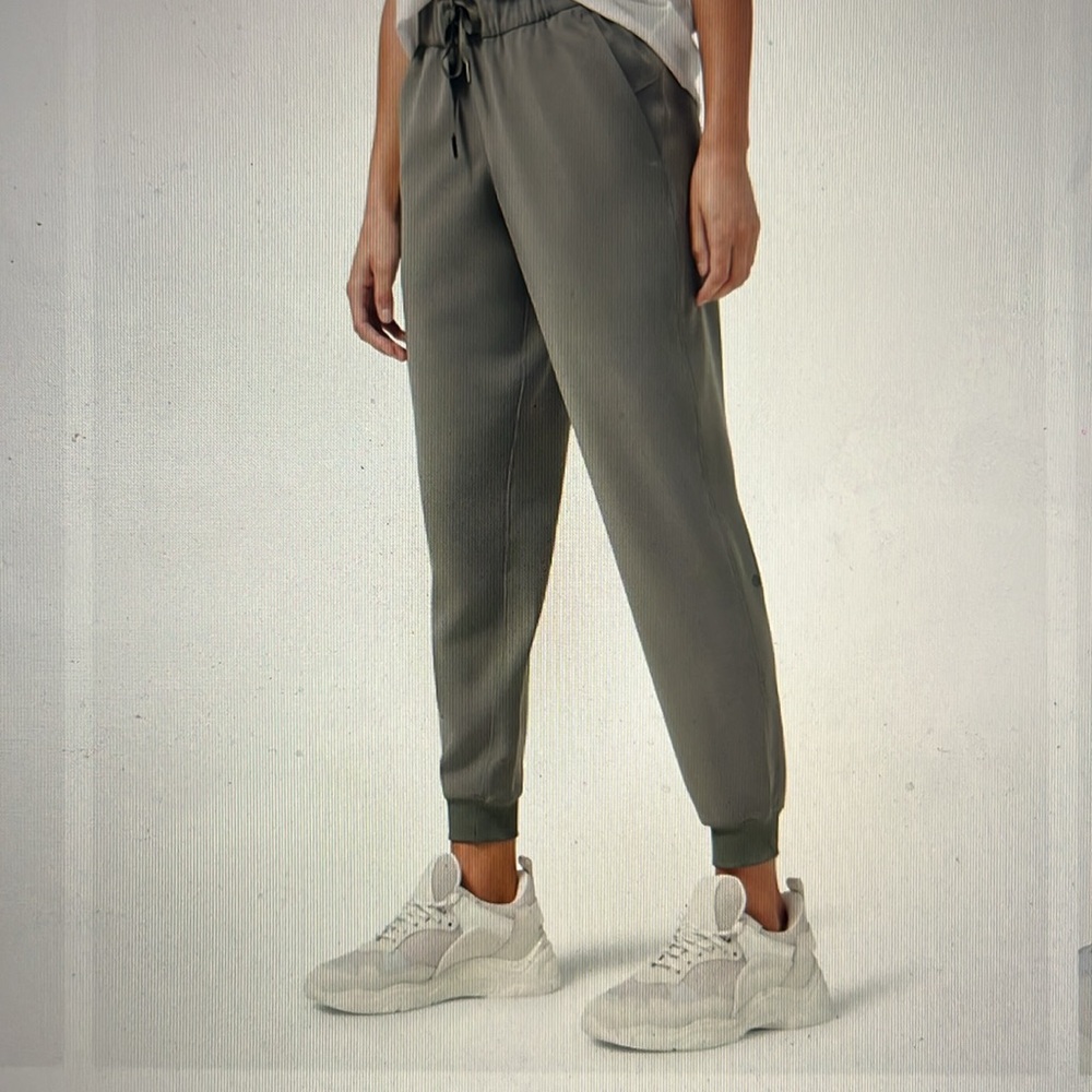 Lululemon On The Fly Jogger 28” * Woven